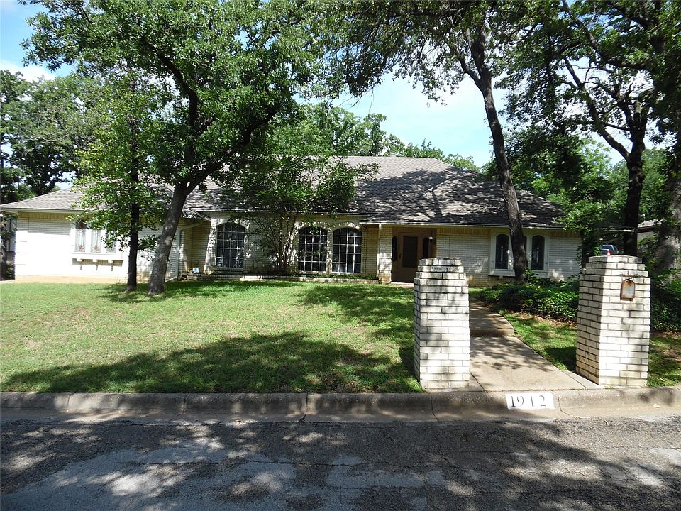 1st image of 1912 Druid Ln