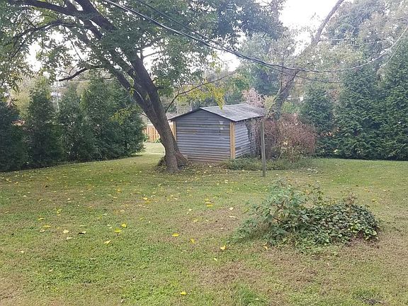 4th image of 2117 Hubbard St