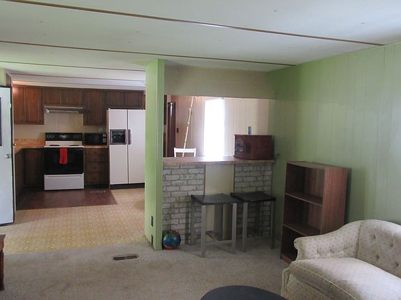 4th image of 404 Wood Dr
