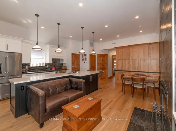 837 Kingston Rd, Toronto, ON M4E 1R9