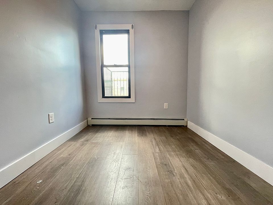 2nd image of 152 Van Horne St #3E