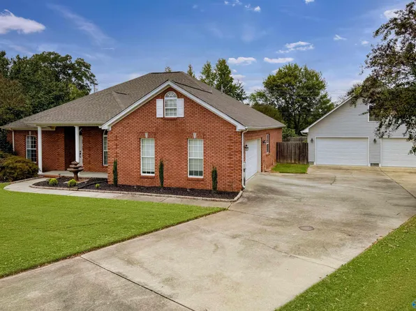 22 Tina Cir, Trinity, AL 35673