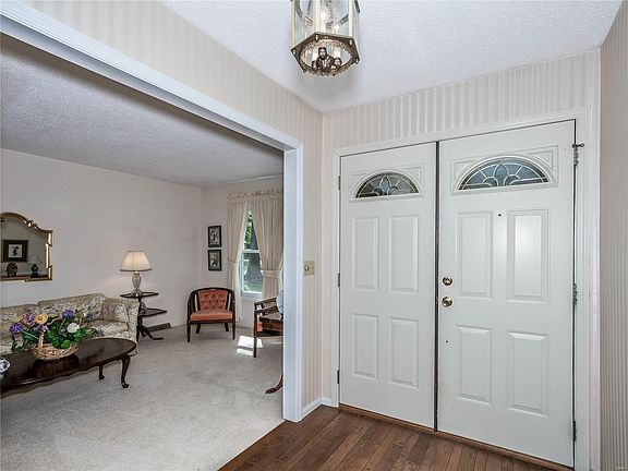 2nd image of 19 Ginger Bend Ct