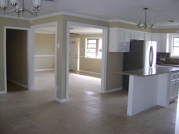 5th image of 1040 Ann St