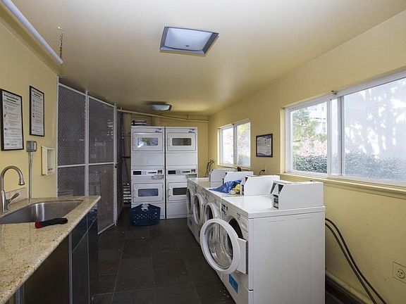 4th image of 181 Del Medio Ave