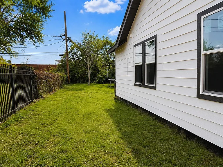 9710 Casa Loma Dr — Photo 17