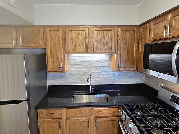 4th image of 16601 Jean Ln