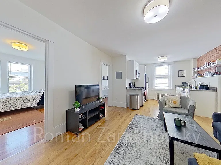 83 Harvard St #12 — Photo 8