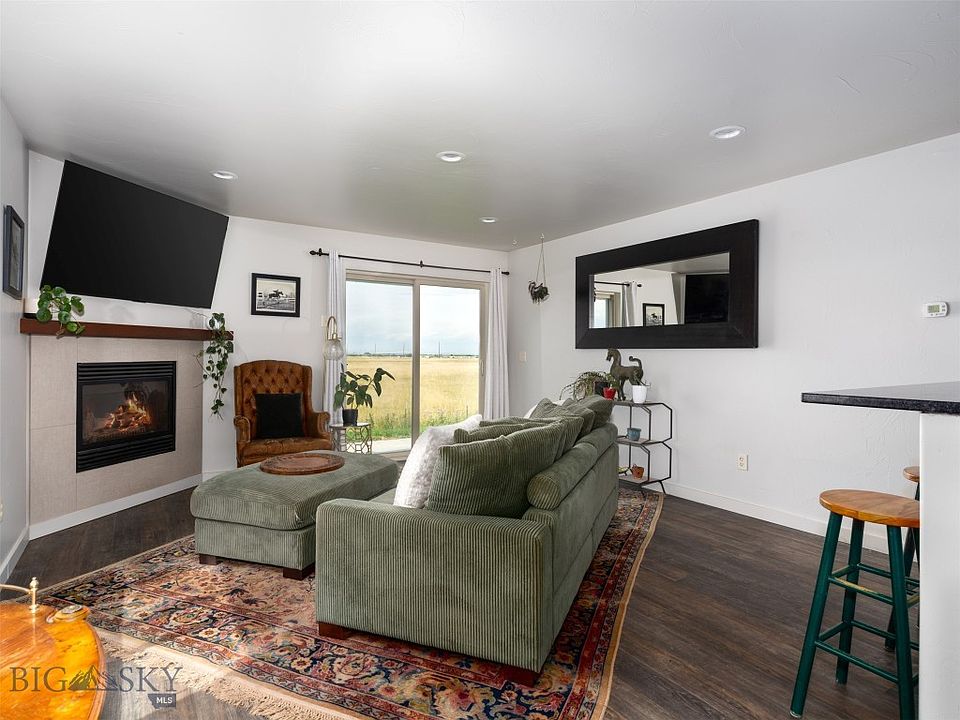 1st image of 941 Saxon Way APT A