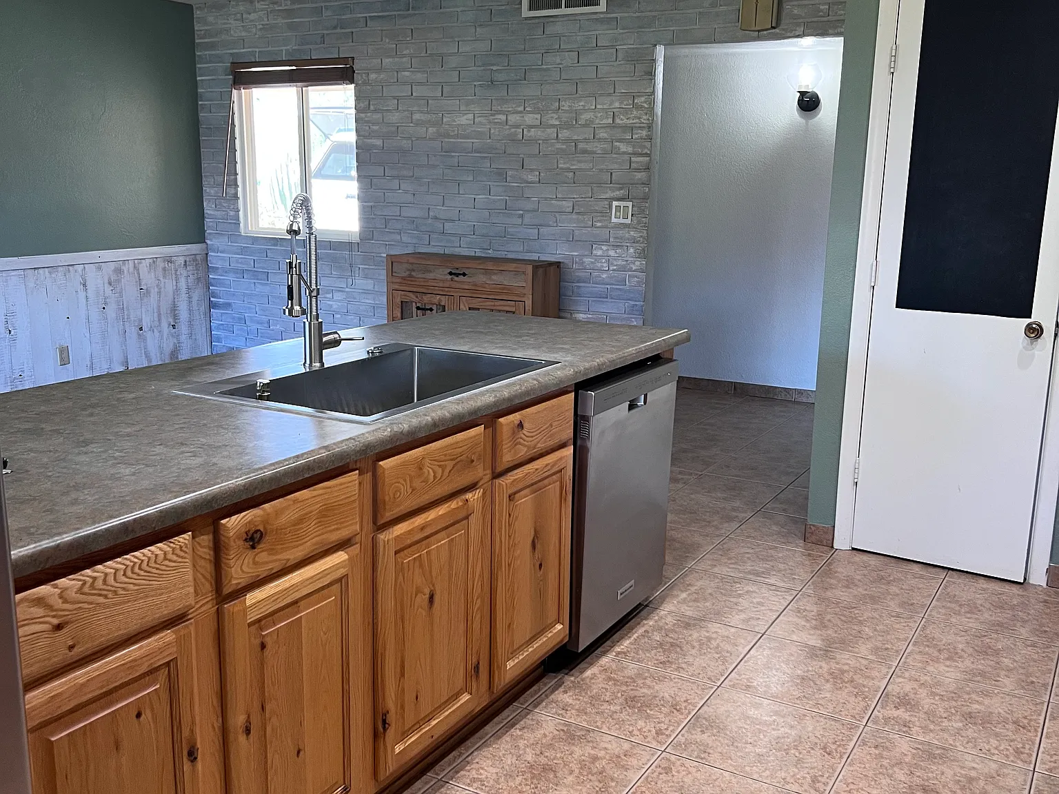3 bed, 1663 sqft, $2,600 — Photo 4