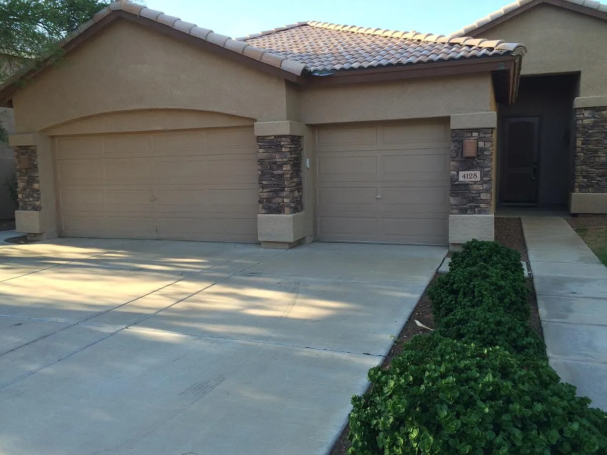 4 bed, 2082 sqft, $2,850 — Photo 1