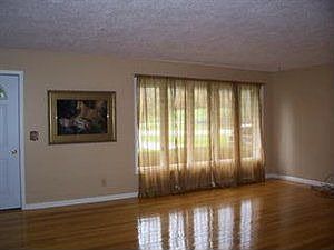 4th image of 104 Park St