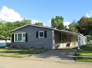 15 Schuberts Aly #15, Olmsted Falls, OH 44138