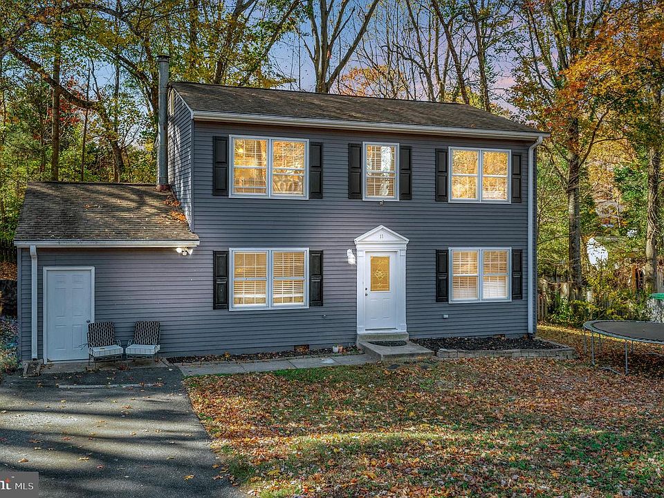 1st image of 11 Cherry Laurel Dr