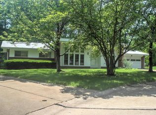 1664 Calais Ct, Saint Louis, MO 63122