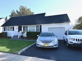 145 Miller Rd, Hicksville, NY 11801