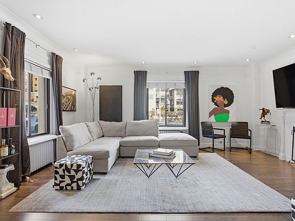 3rd image of 1700 Avenue Du Docteur Penfield #14