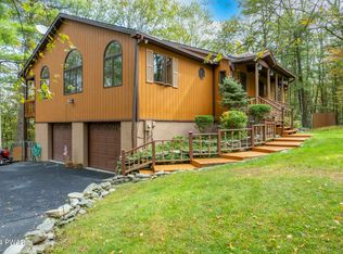 169 Pond Dr, Matamoras, PA 18336