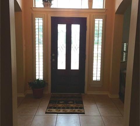 large foyer to welcome your guests with leaded door and side lighting