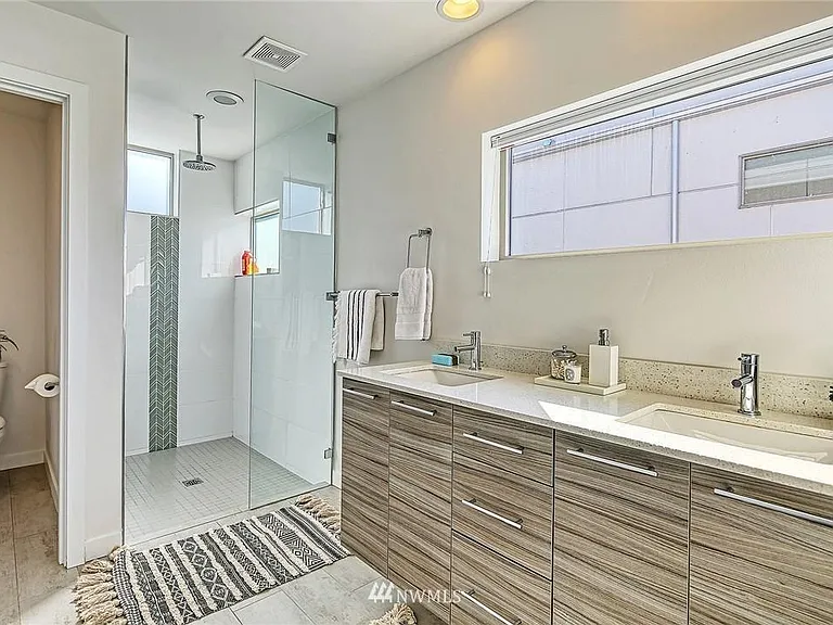 2328 Minor Ave E #A — Photo 11
