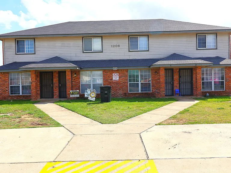 1208 Industrial Blvd — Photo 2