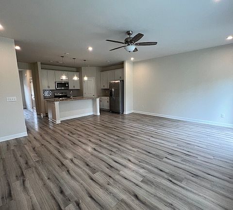 4th image of 544 Becks Pl #1