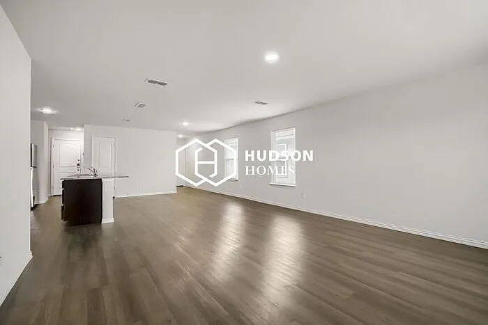 414 Shorty St — Photo 3