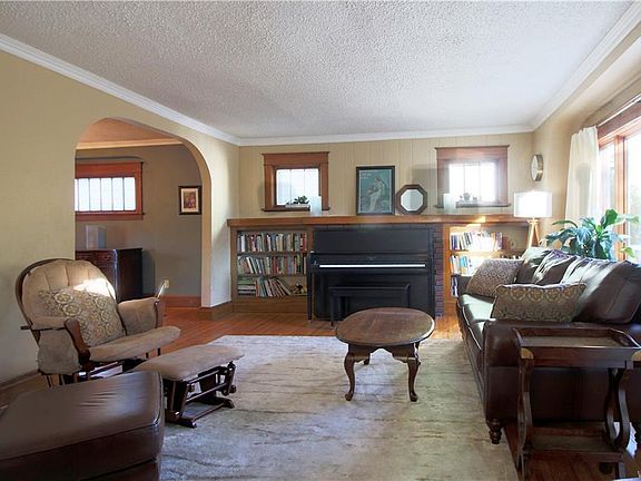 4th image of 222 Nassau Ave