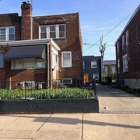 220 N 9th St — Photo 1