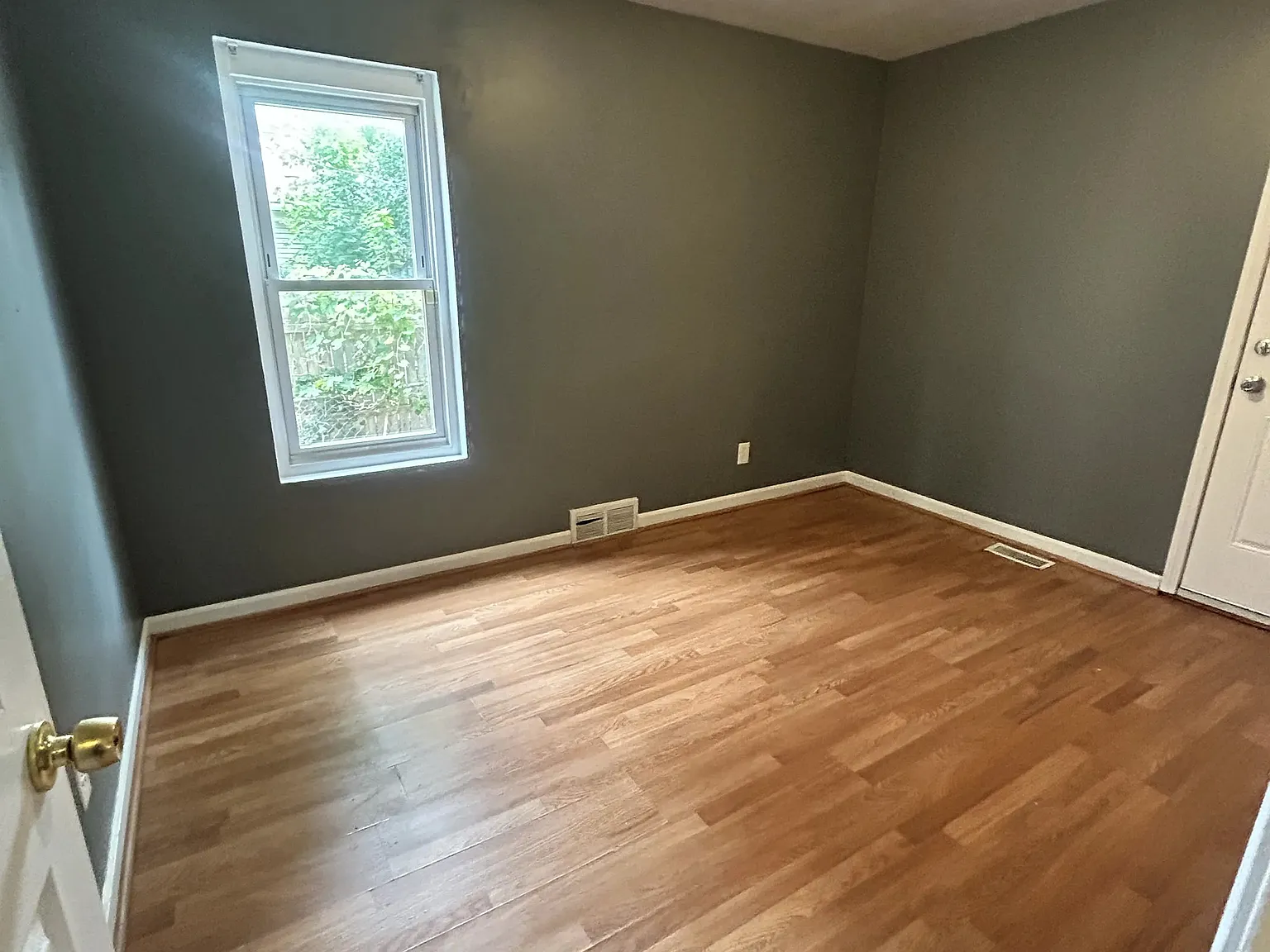 3 bed, 1122 sqft, $1,450 — Photo 3
