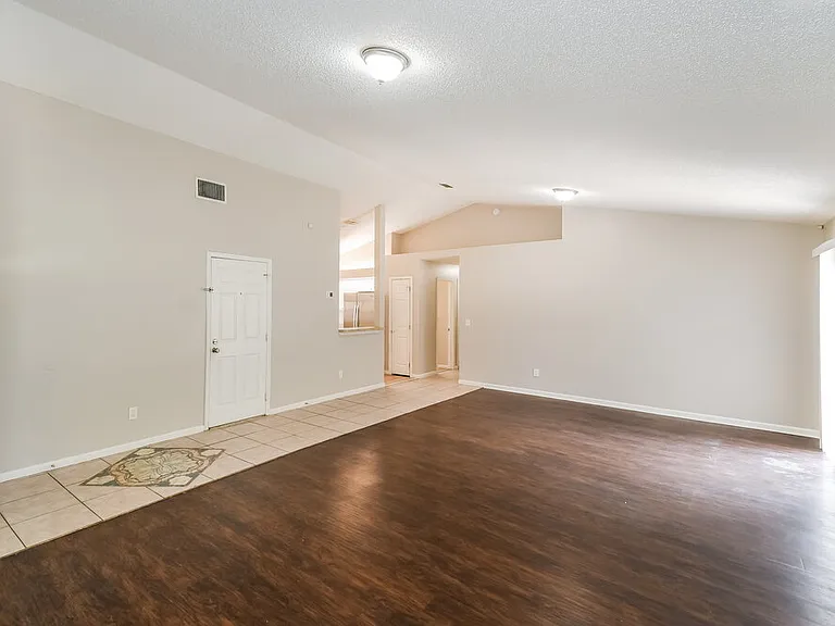 10725 Meadowlea Dr — Photo 6