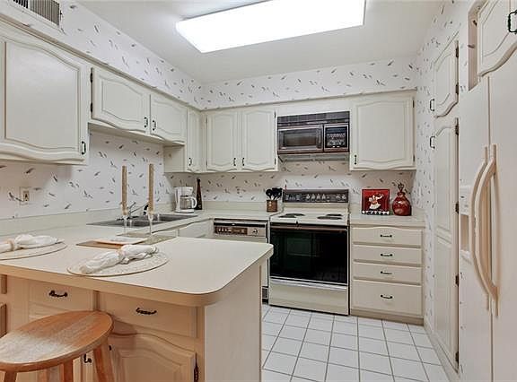 4th image of 3000 Saint Charles Ave APT 406