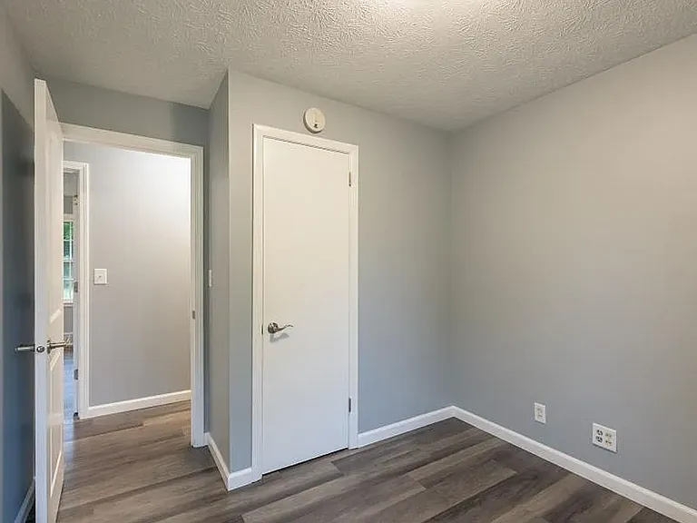 1125 Windsor Dr — Photo 14