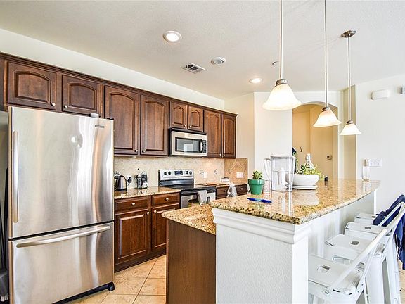 5th image of 950 Henderson St APT 1218