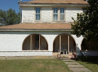 120 E 7th St, Burden, KS 67019