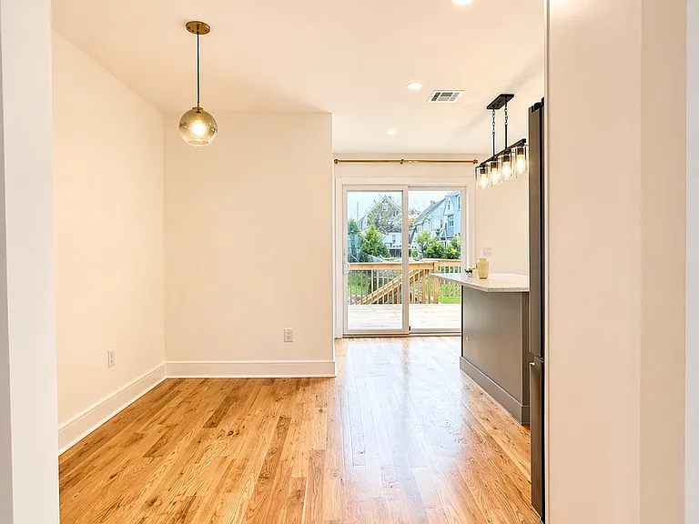 370 Semel Ave #A — Photo 6