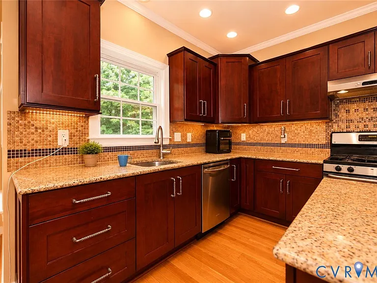 11320 Sadler Oaks Dr — Photo 24