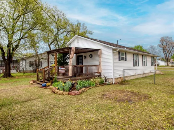 1609 N Jim Thorpe Blvd, Prague, OK 74864
