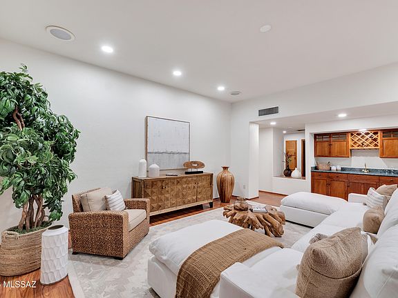 2nd image of 5721 N Paseo Niquel