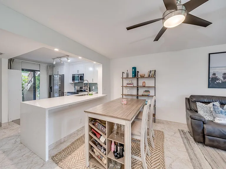 3939 NE 5th Ave #D103 — Photo 5