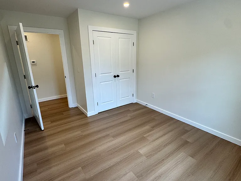 1220 Hollywood Ave #2 — Photo 3