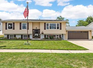 127 32nd St NW, Cedar Rapids, IA 52405