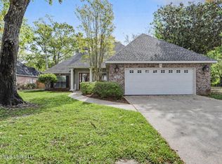 720 Oleander Ln, Biloxi, MS 39532