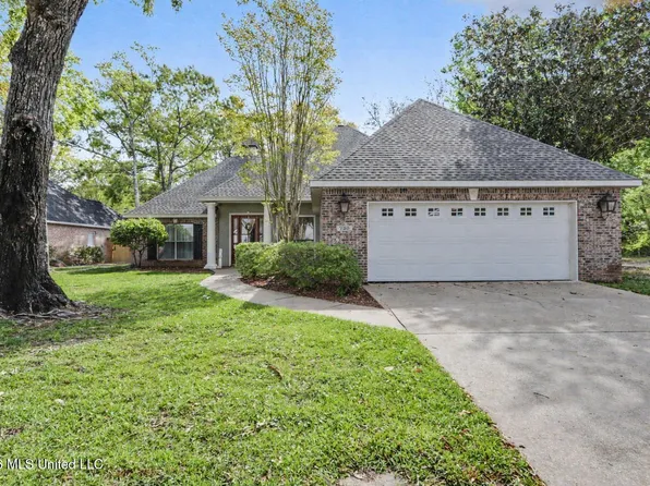 720 Oleander Ln, Biloxi, MS 39532