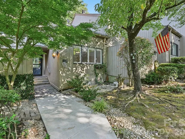125 Pine Grove Cir, Clover, SC 29710