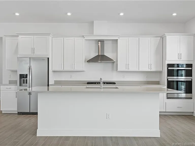 870 SW Newfield Ave — Photo 7