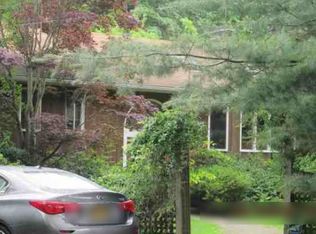 307 Maplewood Rd, Huntington Station, NY 11746