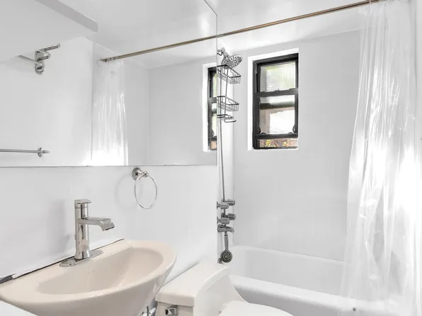 238 East 30th Street 2W image 2 of 6