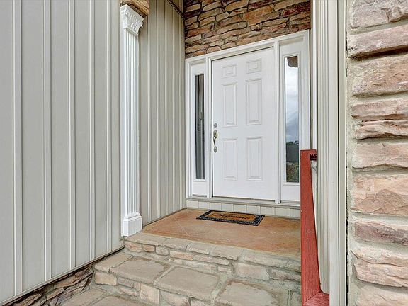 4th image of 8614 Maple Valley Dr