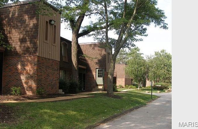 2nd image of 20 Arbor Village Ct